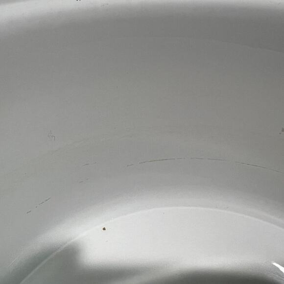 Enamel dog food or water bowl.  Paw prints & bones adorn rim - Picture 8 of 8